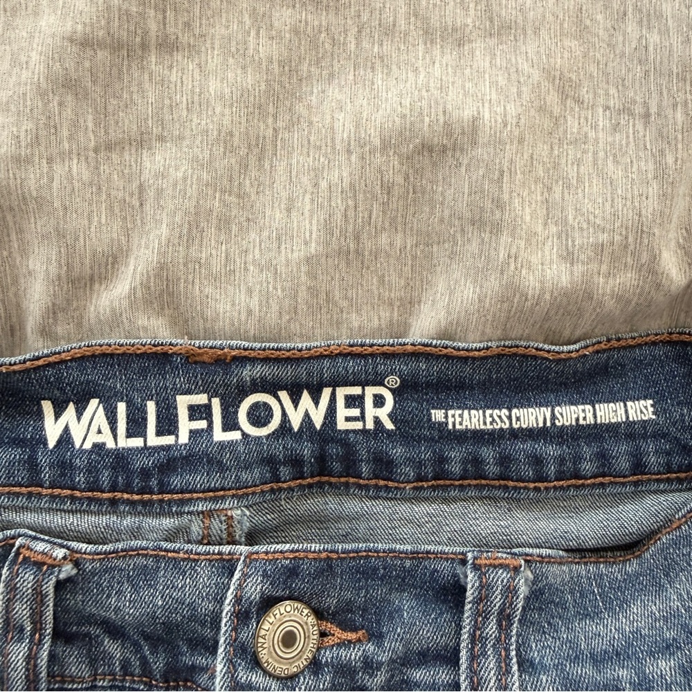 Wallflower denim shorts - Picture 3 of 4
